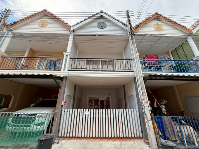 หมู่บ้านอีสแลนด์ 334/16